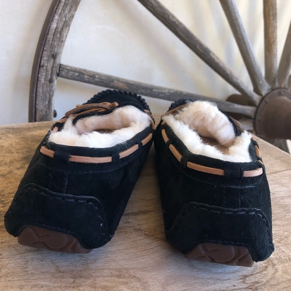 SOLD—UGG Australia Dakota Moccasin Slippers NEW - Picture 6 of 8